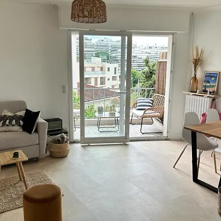Charming 2p Renovated With Terrace Beach Station And Shops On Foot * Antibes