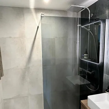 Charming 2p Renovated With Terrace Beach Station And Shops On Foot Lejlighed